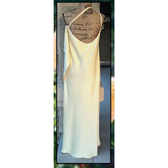 Petal & Pup Butter Yellow Aila with Rosette on One Shoulder Dress Size L - Picture 4 of 13